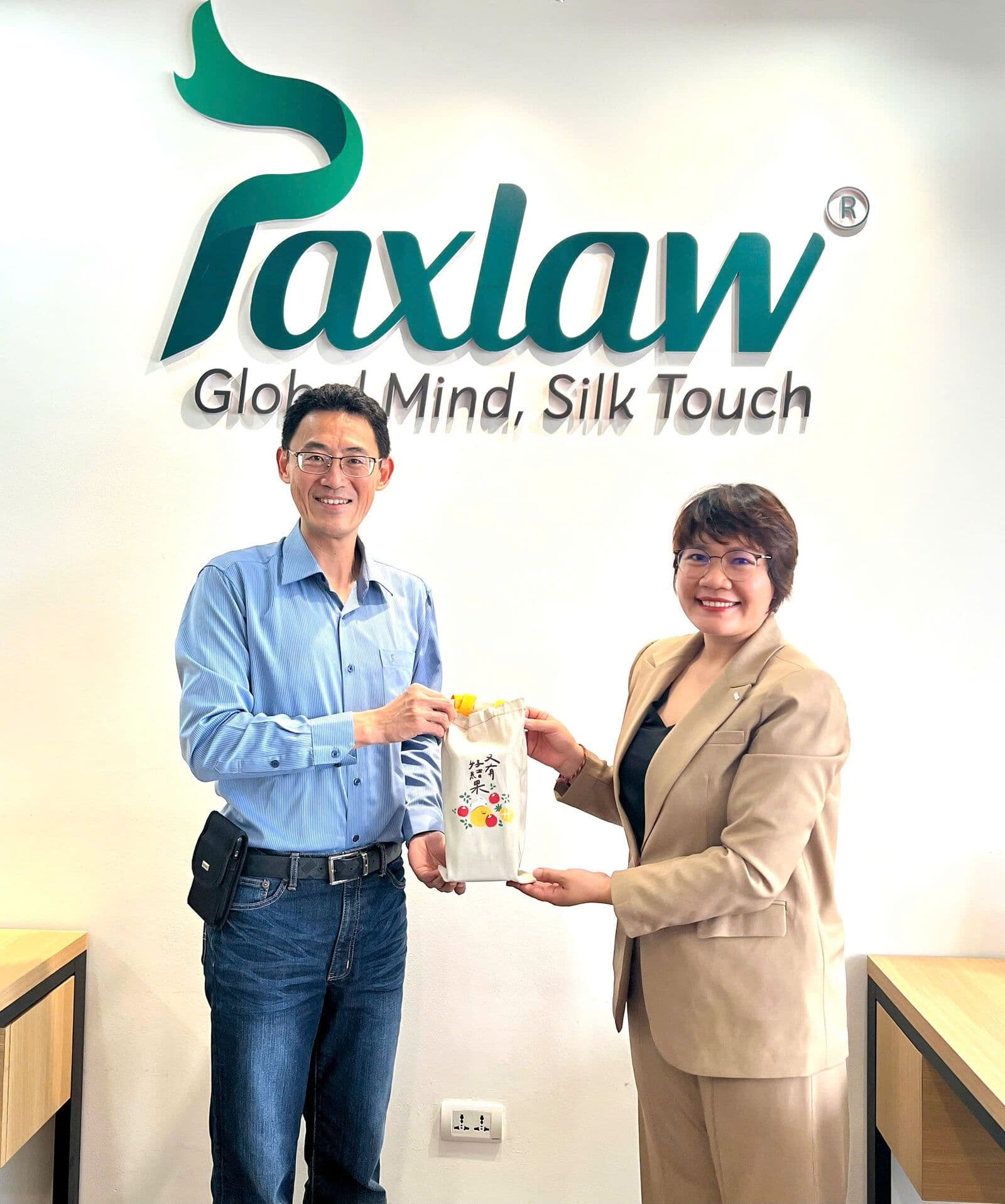 GIỚI THIỆU THÀNH VIÊN PAN CỦA CÔNG TY LUẬT PAXLAW – LUẬT SƯ HUNG OU YANG
